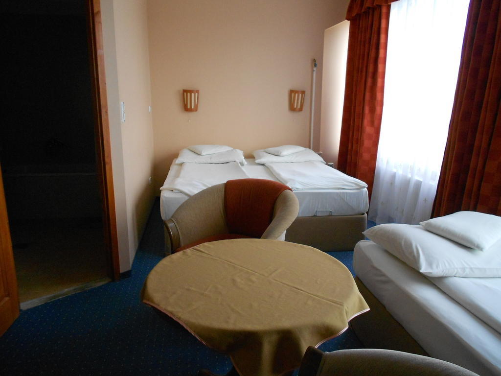 Hotel Seni Studium Budapest Ruang foto